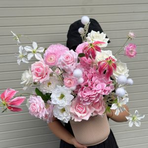 Chậu hoa giả "Nàng Thơ Kiêu Sa" – Hồng phấn dịu sang